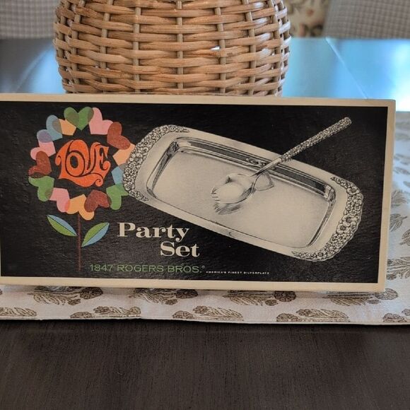 1847 Rogers Bros. Silverplate Party Set Relish Tray & Spoon In Original Box - Picture 12 of 12